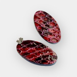 Boucles d'oreilles femme en cuir mauve vue de dos et de face