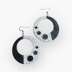 Boucles d'oreilles ZOÉ en cuir noir et blanc  crées à Juillac en Corrèze