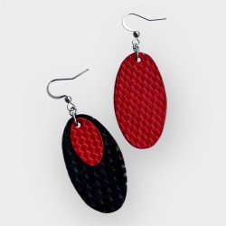 Boucles d'oreilles en cuir noir et rouge vue de dos et de face