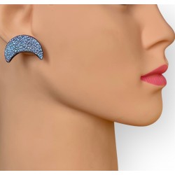 Boucles d'oreilles femme en cuir LISE en forme de lune portées