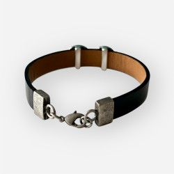 bracelet en cuir noir femme perle à l'infini gros plan sur le fermoir