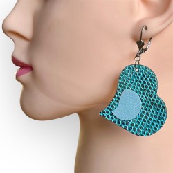 boucles d'oreilles asymétriques Objat portées