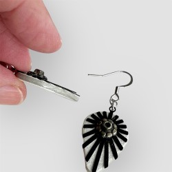 BOUCLES D'OREILLES ARTISANALES VUES DE PROFIL