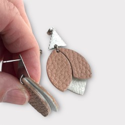 Boucles d'oreilles en cuir IRMA vue de profil