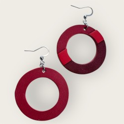 Créoles en cuir rouge ANGY vue de face et de dos