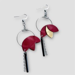 Boucles d'oreilles en cuir rouge et or vue de dos et de face