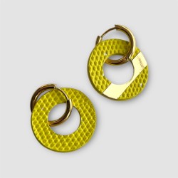 Créoles en cuir jaune et doré fabriquées en Corrèze