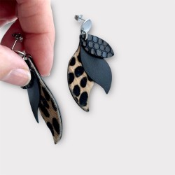 BIJOUX CUIR LÉOPARD VUE DE PROFIL