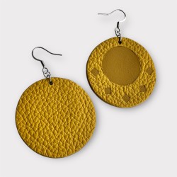 boucles d'oreilles artisanales en cuir vue de dos et de face