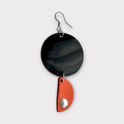 Boucle mono en cuir orange vue de dos