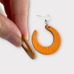 CRÉOLES EN CUIR JAUNE EDMA FAIT À JUILLAC EN CORRÈZE VUE DE PROFIL