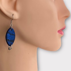 BOUCLES D'OREILLES CUIR MONA PORTÉES