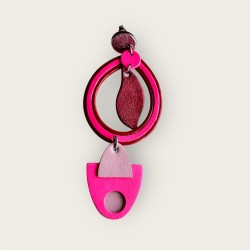 Boucle d'oreille mono en cuir rose