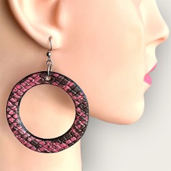 CRÉOLES EN CUIR ROUGE - NOIR FAITES MAIN -PORTÉES