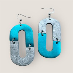 Grandes créoles en cuir bleu et argentées