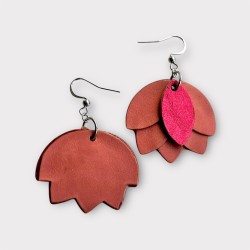 BIJOUX FAITS MAIN EN CUIR VUE DE DOS