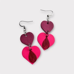 Boucles d'oreilles rose en cuir en forme de cœurs