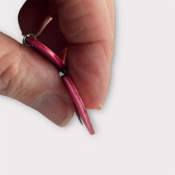 Boucles d'oreilles femmes en cuir rose vue de profil