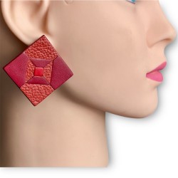 BOUCLE ROUGE NELL EN CUIR PORTÉES