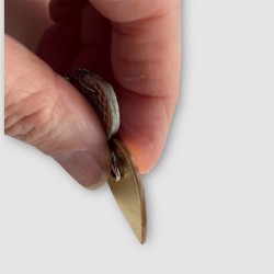 BOUCLES D'OREILLES CŒURS EN CUIR  KATE VUE DE PROFIL