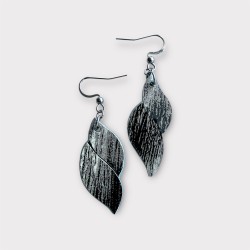 BOUCLES D'OREILLES ARTISANALES EN CUIR NOIR ET BLANC ÉLÉGANTES