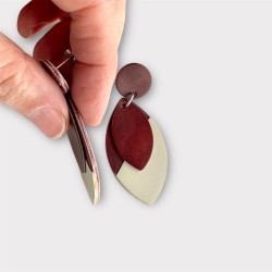 Boucles d'oreilles Françoise en cuir vue de profil