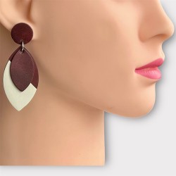 Boucles d'oreilles Françoise en cuir portées