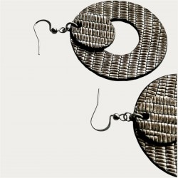 DÉTAIL CROCHET BOUCLES D'OREILLES EN CUIR ARGENTÉ