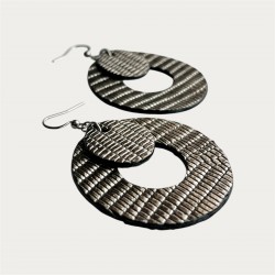 BOUCLES D'OREILLES EN CUIR ARGENTÉ À PLAT