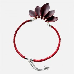 Collier en cuir rouge et bordeaux vue de dessus