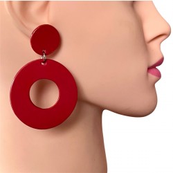 Créoles en cuir rouge portées crées à jUILLAC en Corrèze