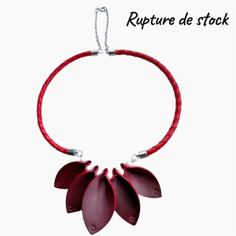 Collier en cuir rouge en forme de pétales rouge