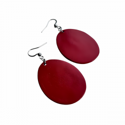 Boucles d'oreilles ovales en cuir rouge vue de dos