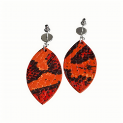 Boucles d'oreilles en cuir orange vue de dos