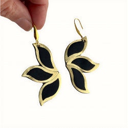 Boucles d'oreilles pétales en cuir noir et doré