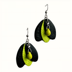 Boucles d'oreilles en cuir noir et vert fluo création artisanale