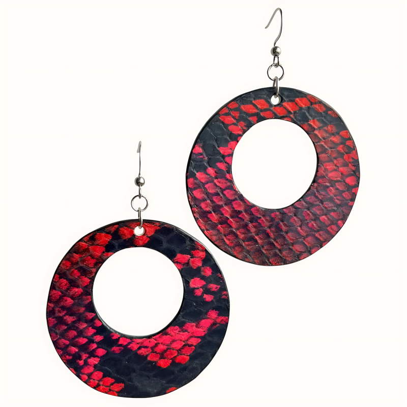 Grandes créoles artisanales en cuir rouge rose noir