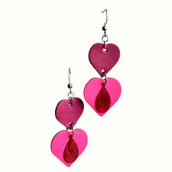 Boucles d'oreilles artisanales en cuir rose en forme de cœurs