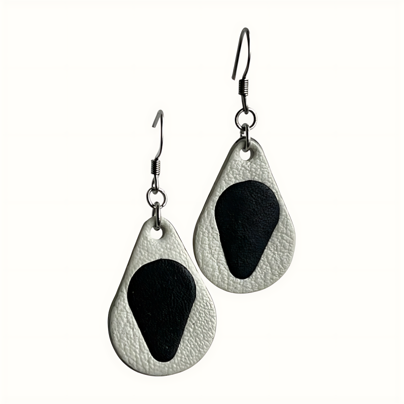 Boucles d'oreilles cuir en forme de goutte renversée blanc et noir