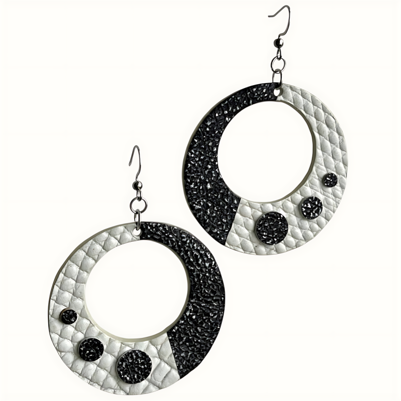 Créoles en cuir noir et blanc