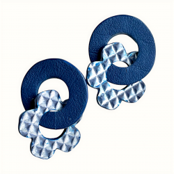 Doubles créoles bleu en cuir dont une en cuir bleu quadrillée fermeture par clou en acier inoxydable