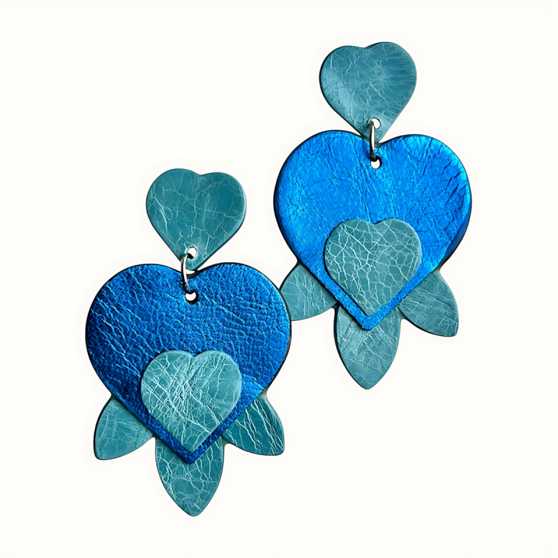 Grandes boucles d'oreilles en cuir 2 tons de bleus en forme de cœurs