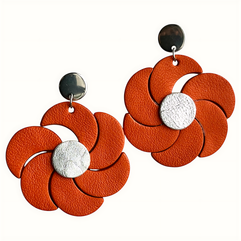 Grandes créoles fleurs en cuir orange