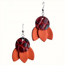 Boucles d'oreilles en cuir aux pétales oranges et le cœur rouge écailles