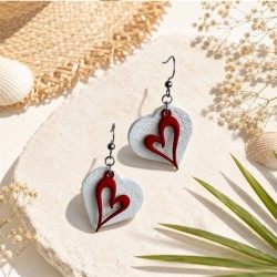 Boucles d'oreilles en cuir blanc cœur rouge
