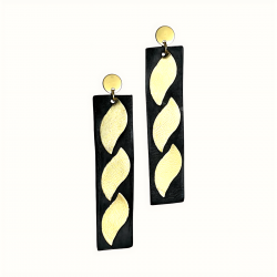 Boucles d'oreilles en cuir noir et feuilles dorées